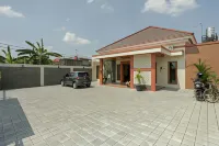 IDR Green Guest House Syariah Mitra RedDoorz Hotel di Kecamatan Banjarsari