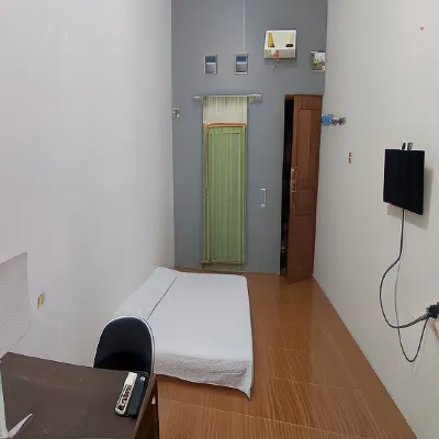 Griya Euis Dan Aisha Syariah Hotels in Curug