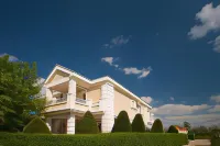 Philia Hotel Hotels in Рваши