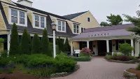 The Inn at Leola Village, a Historic Hotel of America Các khách sạn gần The Back Page