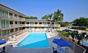 Motel 6 Bradenton, FL