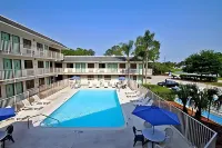 Motel 6 Bradenton, FL