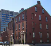 Chipman Hill Suites - Pratt House Các khách sạn gần University of New Brunswick Saint John