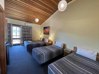 Mountain Creek Motel Bar & Restaurant Hotels in Porepunkah