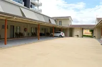 Mid City Motor Inn Hotels in Gladstone Central