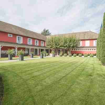 Hôtel Les Maritonnes Parc & Vignoble Restaurant Rouge & Blanc Hotel Exterior