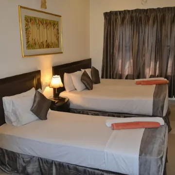 Green Grass Hotel & Restaurant