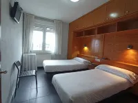 Puente Azud Hotels in der Nähe von Colegio San Nicolás de Bari
