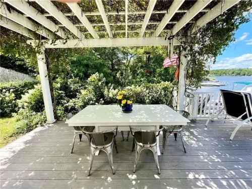 Romantic Waterfront Getaway with an optional MotorBoat Hotels in White Lake