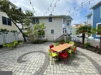 Oceanblock 4 bed / 4 full baths with Courtyard, Outdoor Shower, 2 Decks