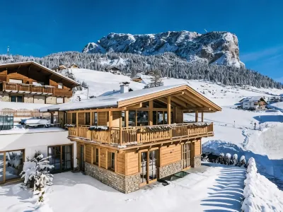 Chalet in Dienten with Ski-in Access & Pool