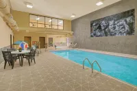 Rushmore Express & Suites - Pool
