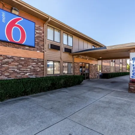 Motel 6 Troy, IL