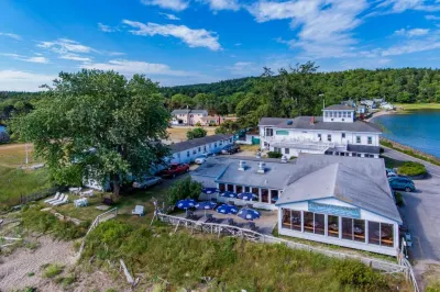 Spinneys Guesthouse & Beach Cottages Hotels in Sebasco Estates