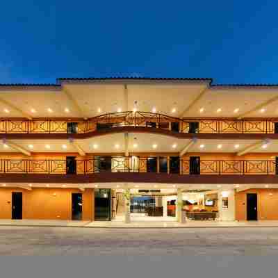 The Beach House Hotel Exterior