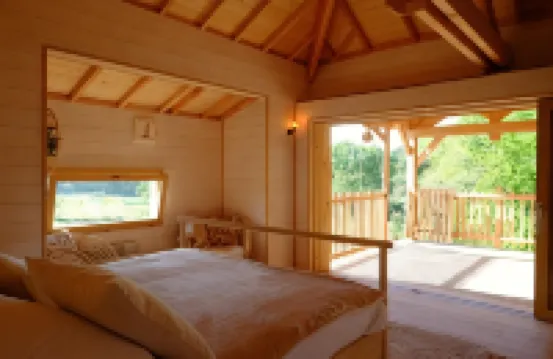 Dihan Evasion - Cabanes dans les arbres en Bretagne Hôtels à : 