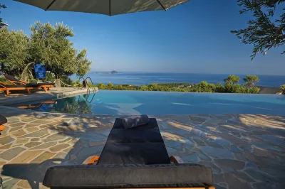 The Infinity 180 Luxury Suites Hotel a Votsi