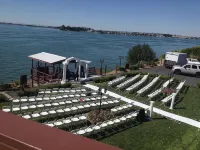 Best Western Plus Lake Front Hotel