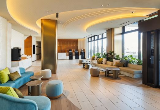 JR 동일본 호텔 메츠 프리미어 마쿠하리토요스나의 세련된 외관