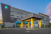 Tru by Hilton Knoxville North I 75 Hotels near Clinton Plaza