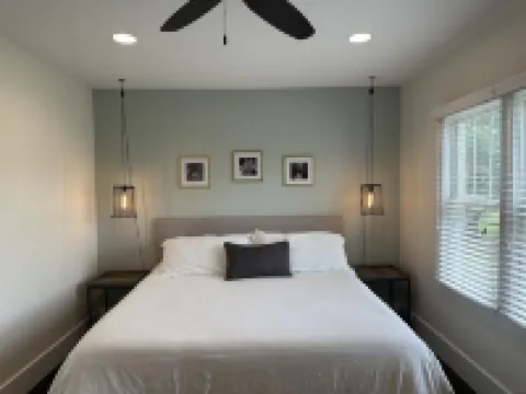 Luxury Craftsman Farmhouse Close to Beaches & Wineries