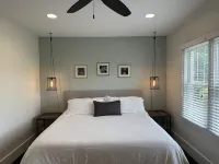 Luxury Craftsman Farmhouse Close to Beaches & Wineries