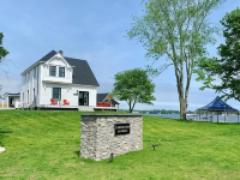 Harbor View Landing Hotels in Groton