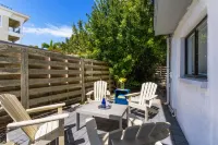 Beach Rd, 300ft to Beach Access & 500ft to Siesta Key Village, Studio