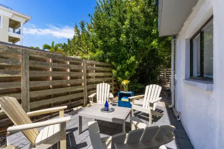 Beach Rd, 300ft to Beach Access & 500ft to Siesta Key Village, Studio Отели рядом с достопримечательностью «Кресент Бич»