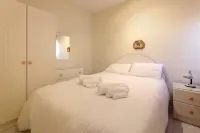 Seaside 2 Bedroom Apartment With Side Sea Views