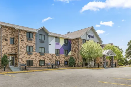 Spark by Hilton Eden Prairie Отели рядом с достопримечательностью «Парк Берч Айленд»