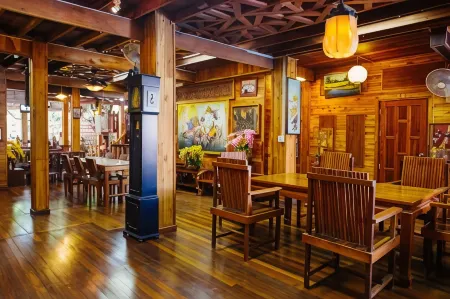 Klong Suan Plue Resort Отели рядом с достопримечательностью «Wihan Phra Mongkhon Bophit»