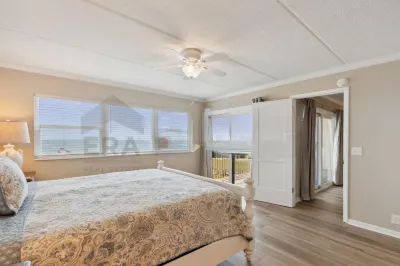 Beautiful 3 bedroom oceanfront condo on the 5th floor with Fishing Pier!