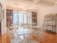 Sunny Cove Manor