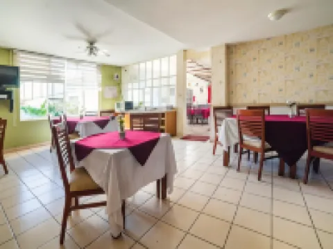 Capital O Hotel Casa Blanca セラヤのホテル