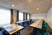 Campanile Evry Ouest - Corbeil Essonnes فنادق في Villabe