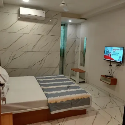 Goroomgo Janata Inn Gujarat Hotels near Vapi