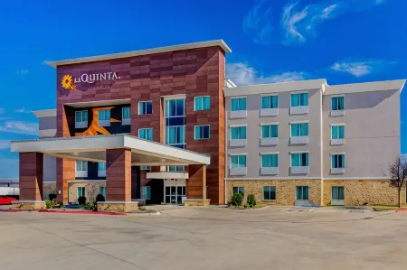La Quinta Inn & Suites by Wyndham Northlake Fort Worth