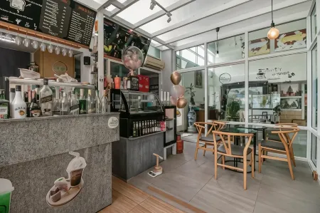 Golden Beach Boutique Resort Отели рядом с достопримечательностью «Wing 5»