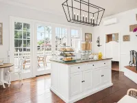 Lavender Inn by the Sea Hotels near Moreton Bay Fig Tree