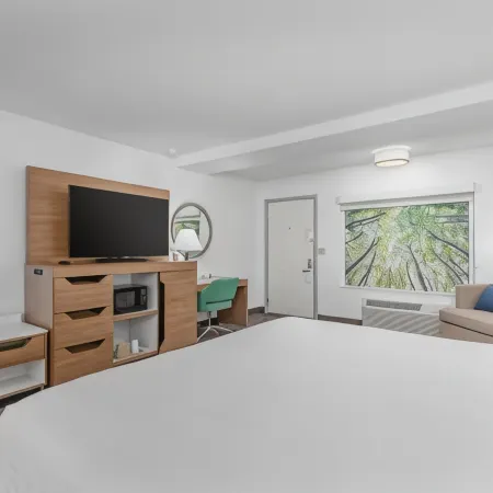 Crossroads Inn & Suites