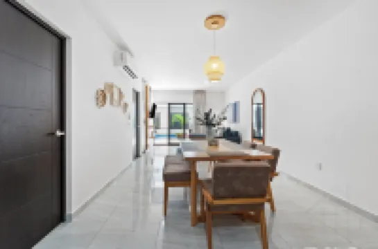 New-Promo-2 Queen Beds-Near Beach-Poolside-Sleep 6