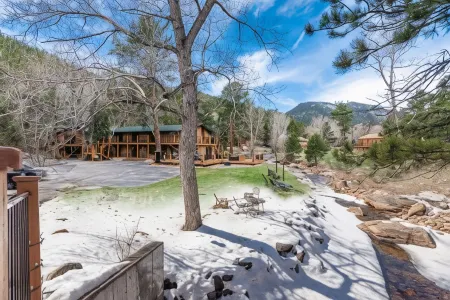 4 Seasons Inn on Fall River