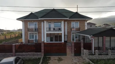 The Lake Townhouse