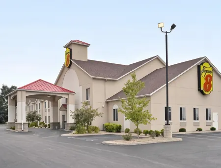 Super 8 by Wyndham Cloverdale IN