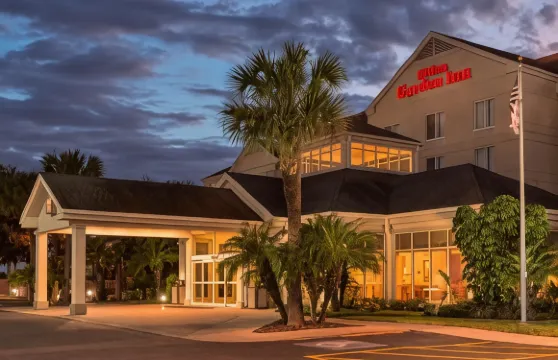 邁克艾倫機場希爾頓花園酒店