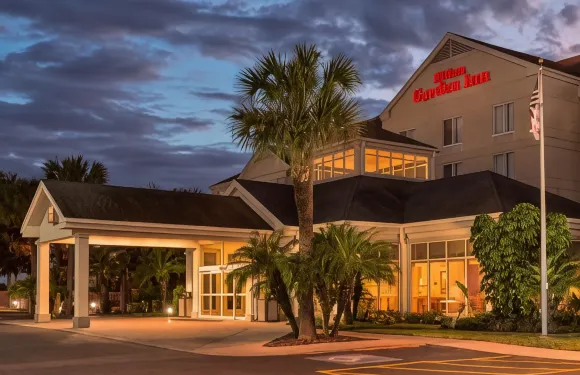 邁克艾倫機場希爾頓花園酒店