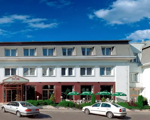 Hotel Astra Các khách sạn gần Sân vận động Eden