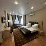 เซเวน คิงส์ โรงแรมใน