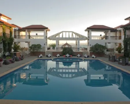 Plaza Del Norte Hotel and Convention Center ラワグのホテル